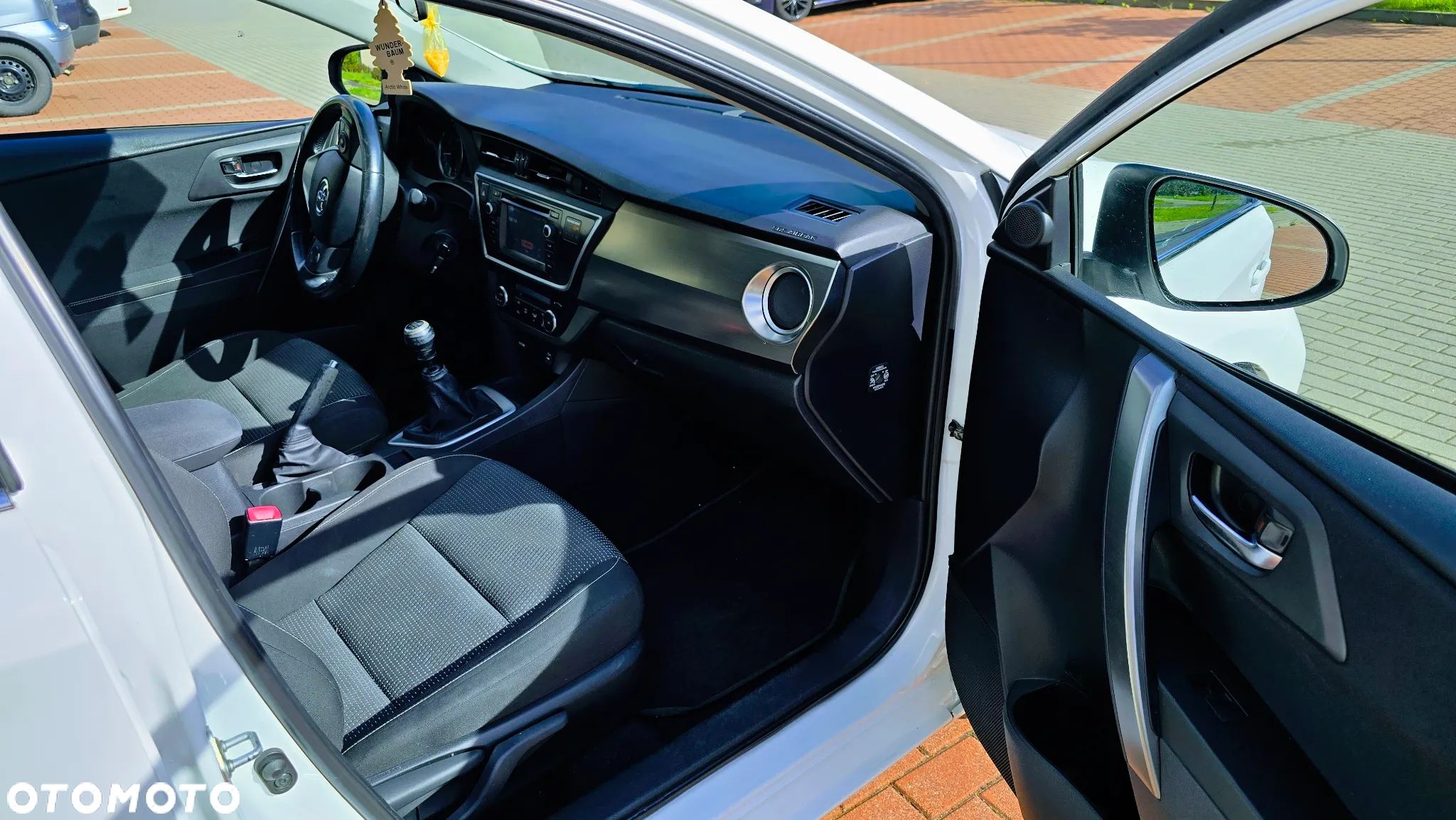 Toyota Auris 1.6 Valvematic Executive - 10