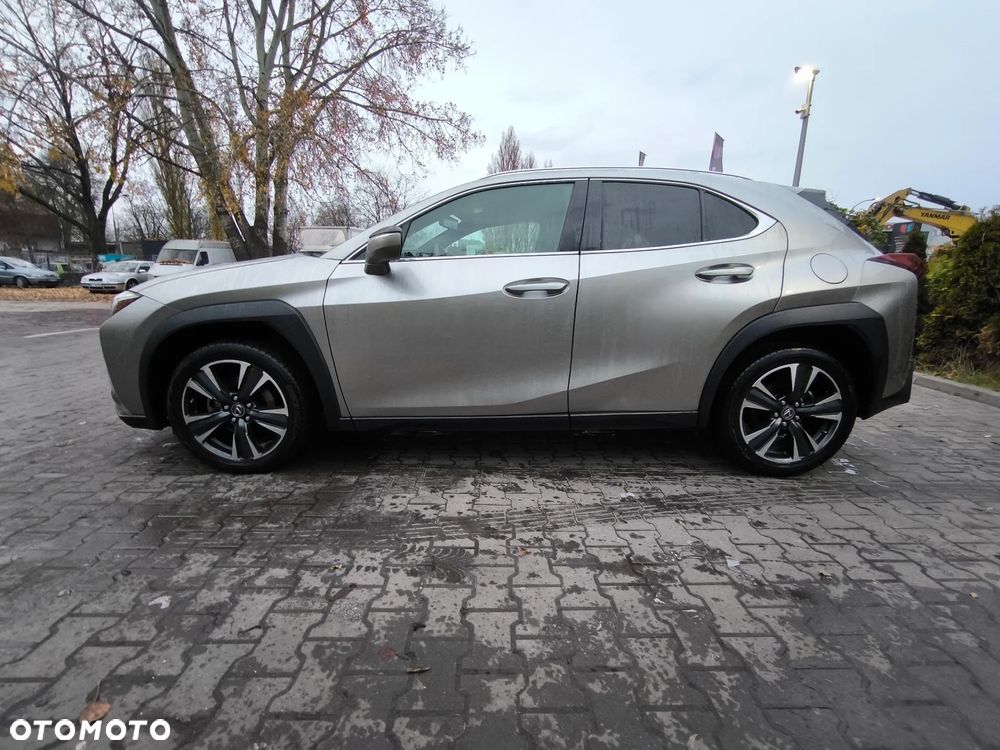 Lexus UX - 16