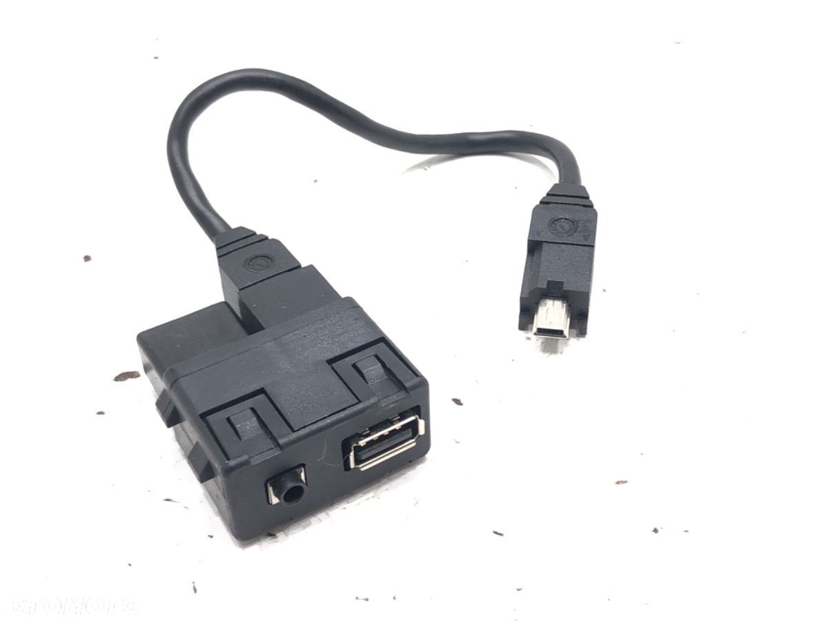 GNIAZDO USB - 121.00 PLN - OPEL ASTRA J GTC 2011 - 2022 2.0 CDTI (08) 121 kW [165 KM] olej napędowy - 1