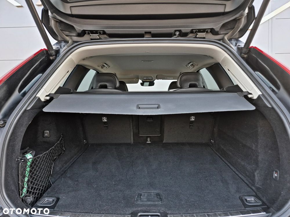 Volvo XC 60 B4 D Geartronic Momentum Pro - 32