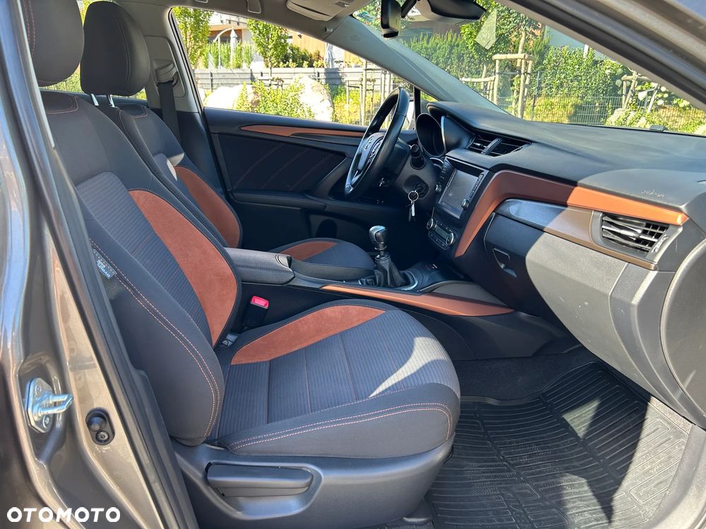 Toyota Avensis 1.8 Premium - 15