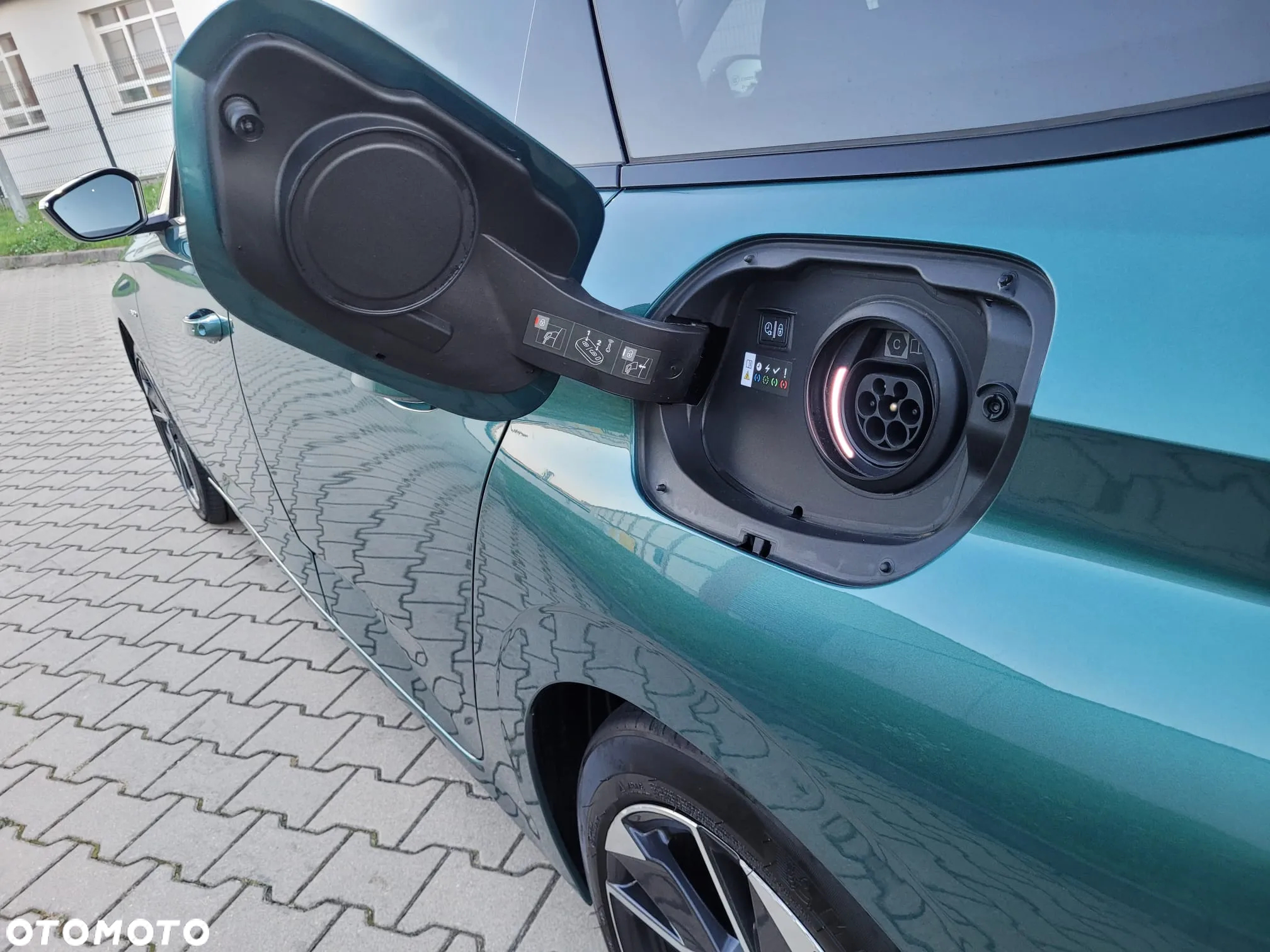 Peugeot 308 SW Plug-In Hybrid 225 e-EAT8 GT - 8