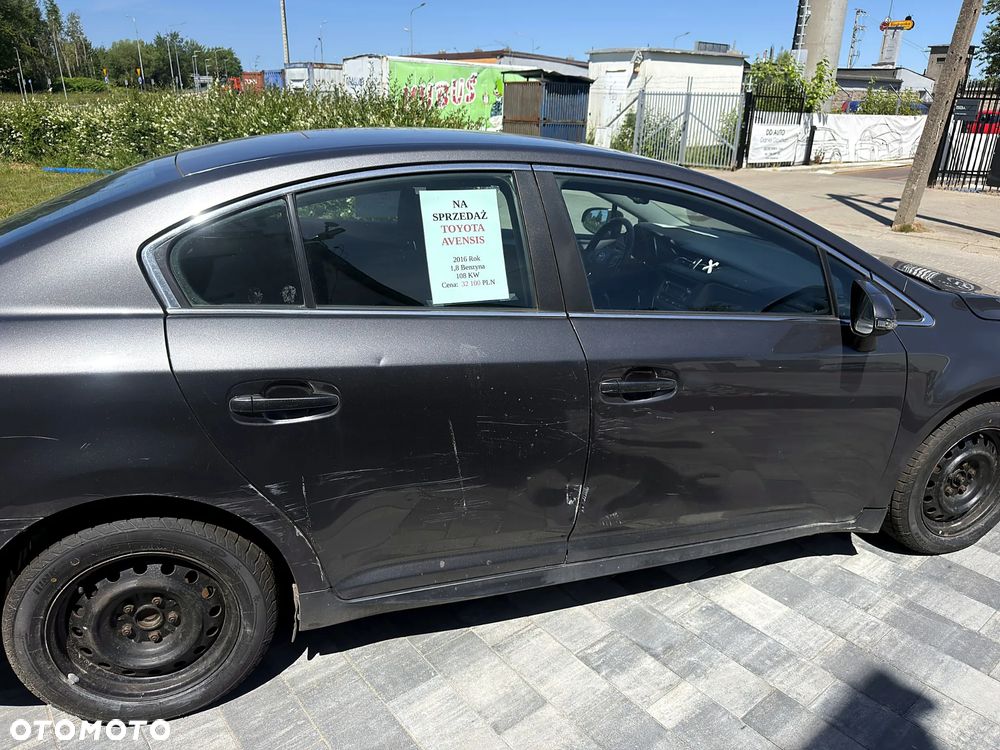 Toyota Avensis 1.8 Active - 10