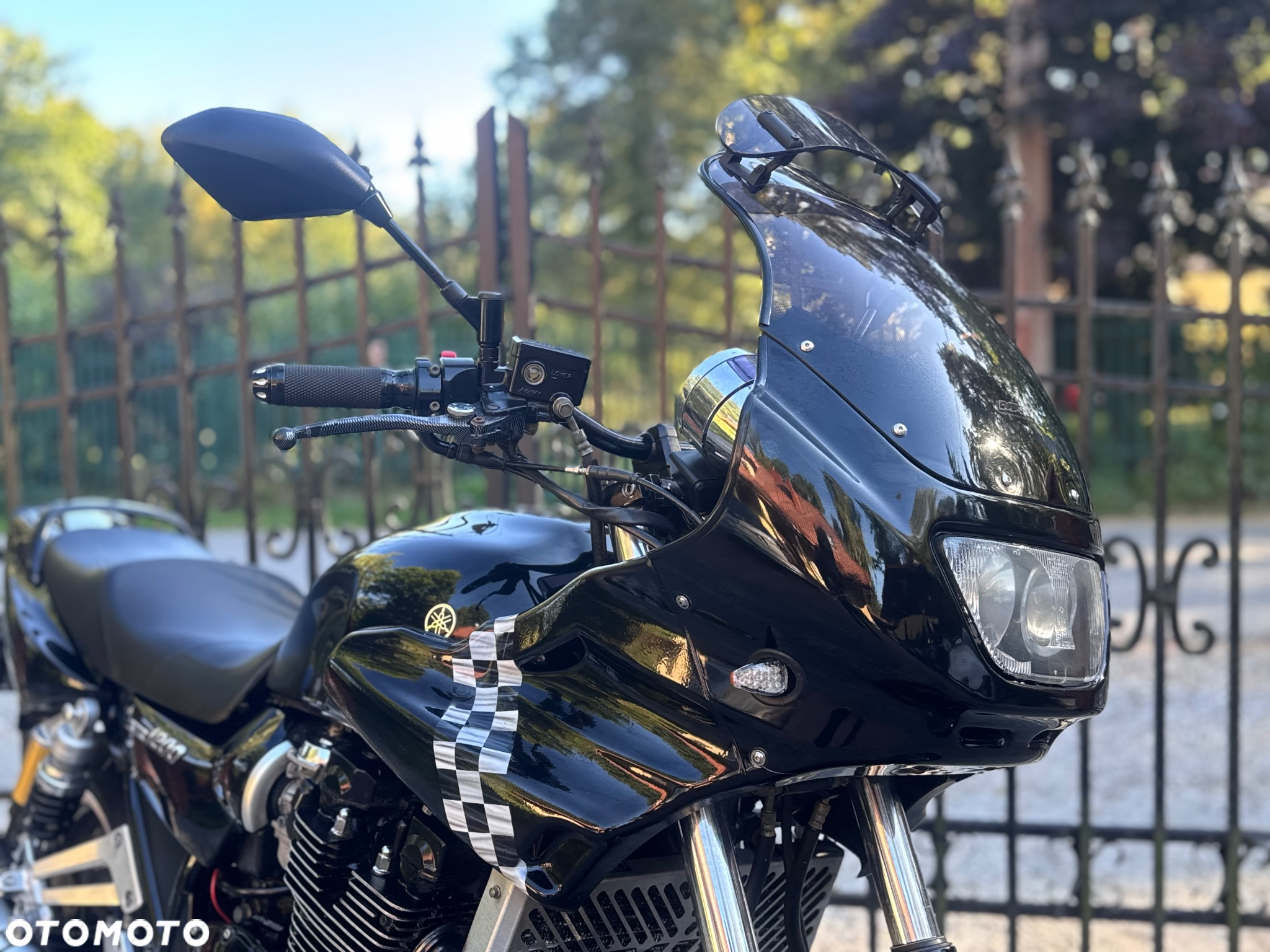 Yamaha XJR - 11