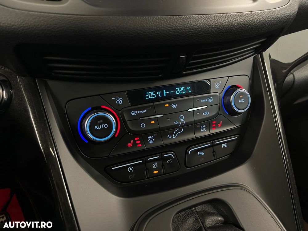 Ford Kuga 2.0 TDCi 4WD Powershift ST-Line - 16