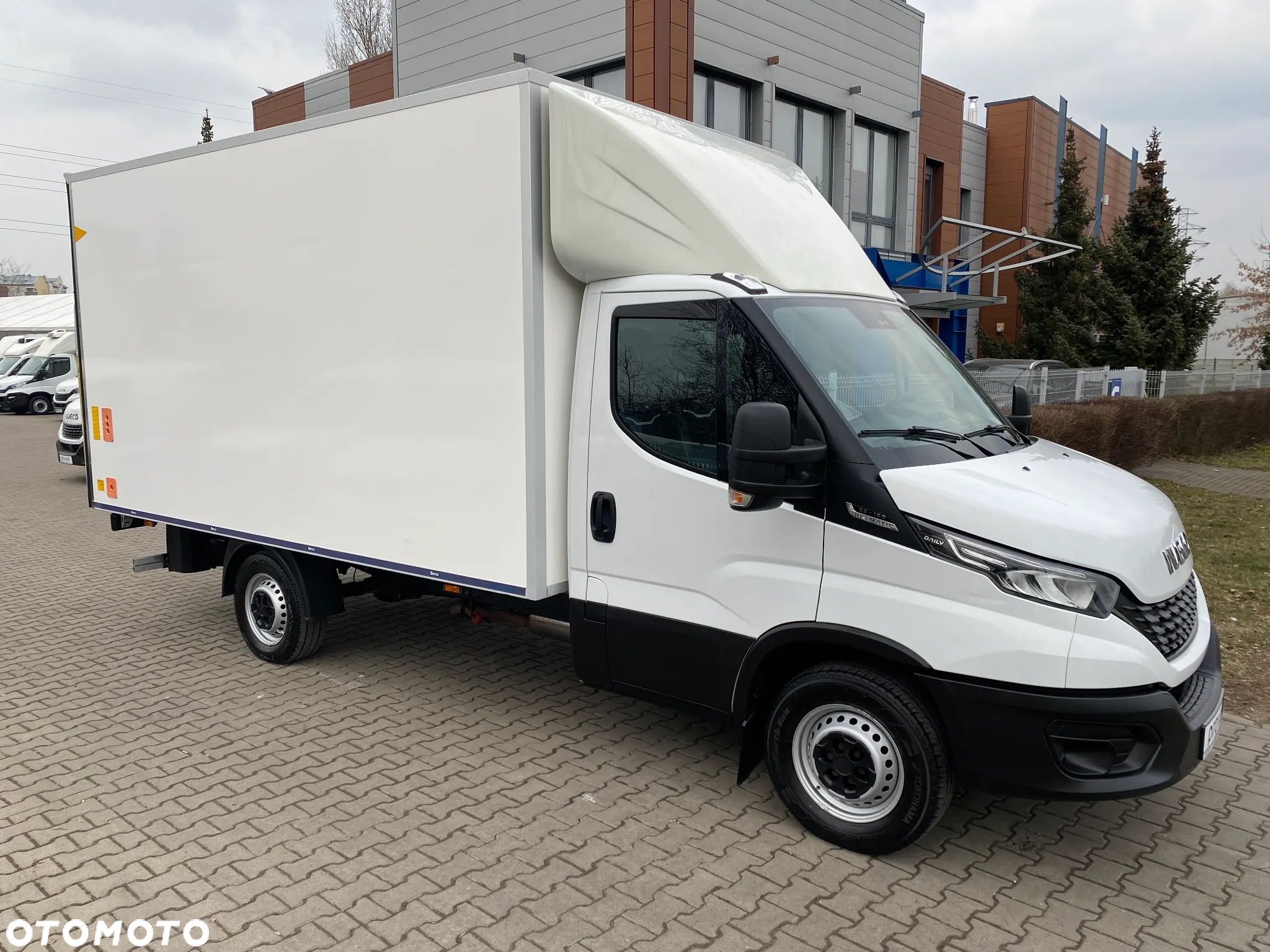 Iveco DAILY 35-160 HI-MATIC KONTENER 8 EUROPALET WINDA ZEPRO - 3