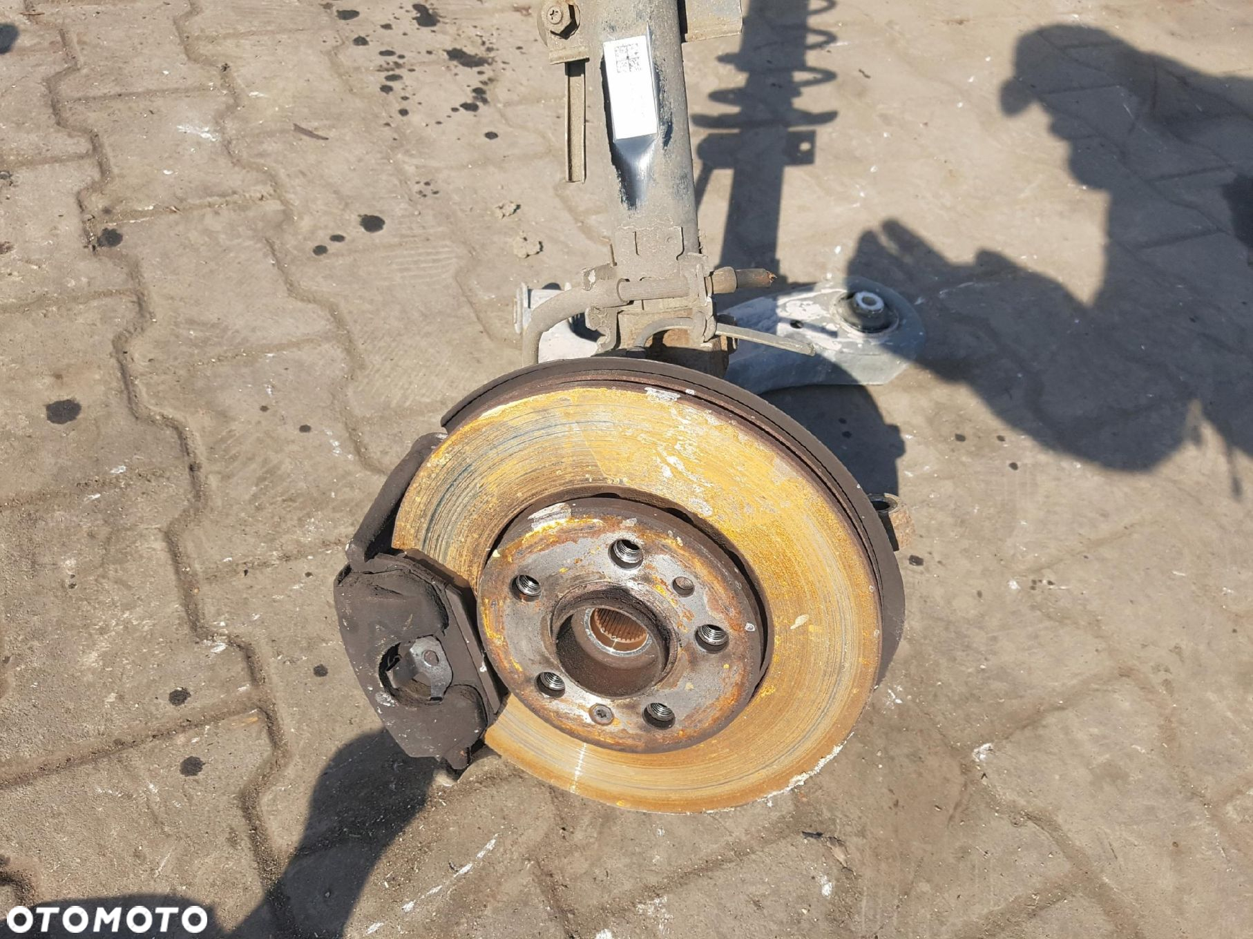 SKODA FABIA 3 III 6V 14r- 1.0 TSI AMORTYZATOR ZWROTNICA LEWA PRZÓD - 2