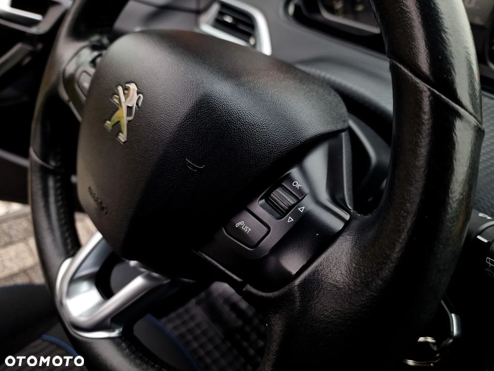 Peugeot 208 1.2 PureTech Style - 19
