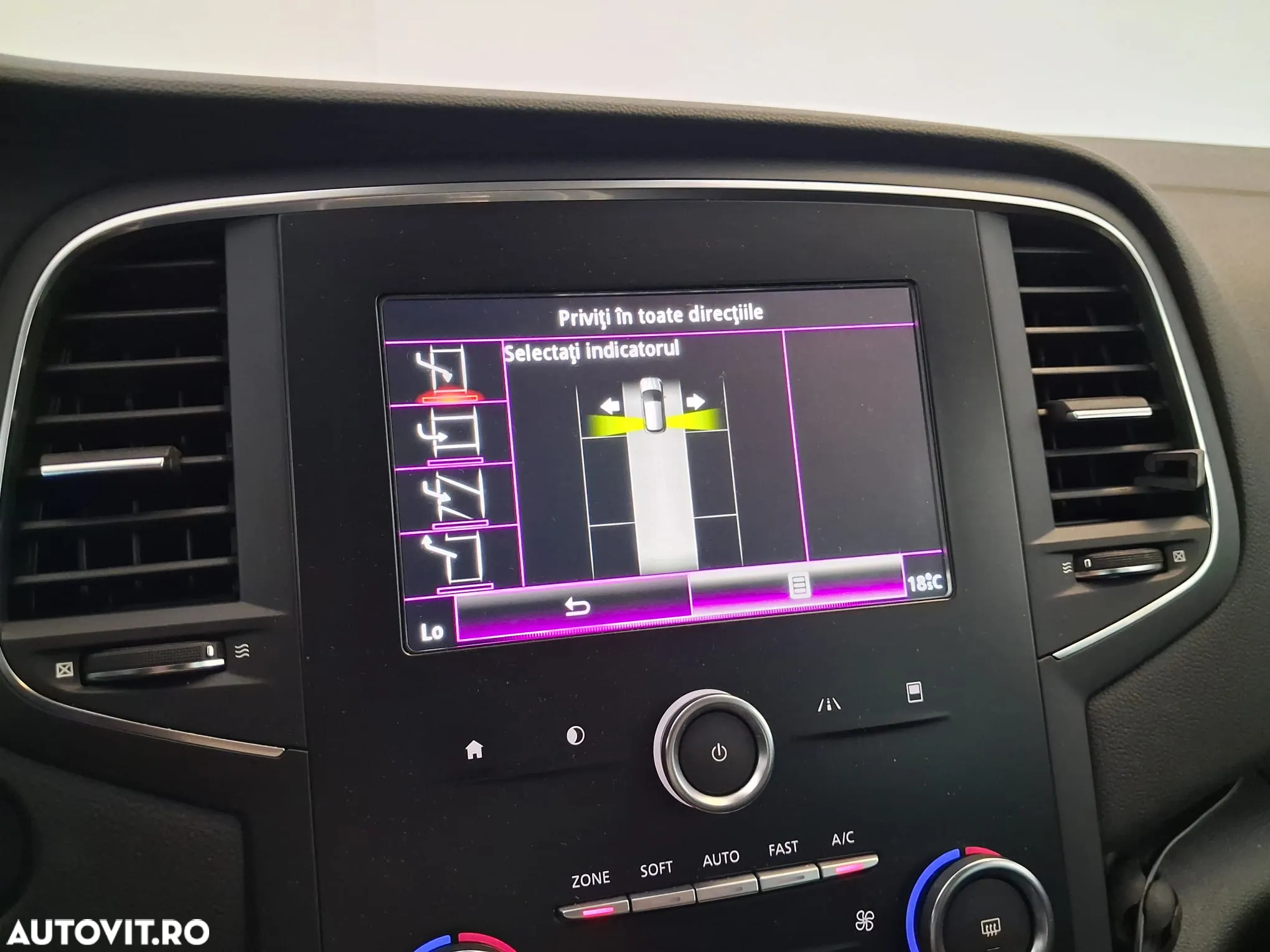 Renault Megane Estate 1.5 dCI EDC Intens - 11
