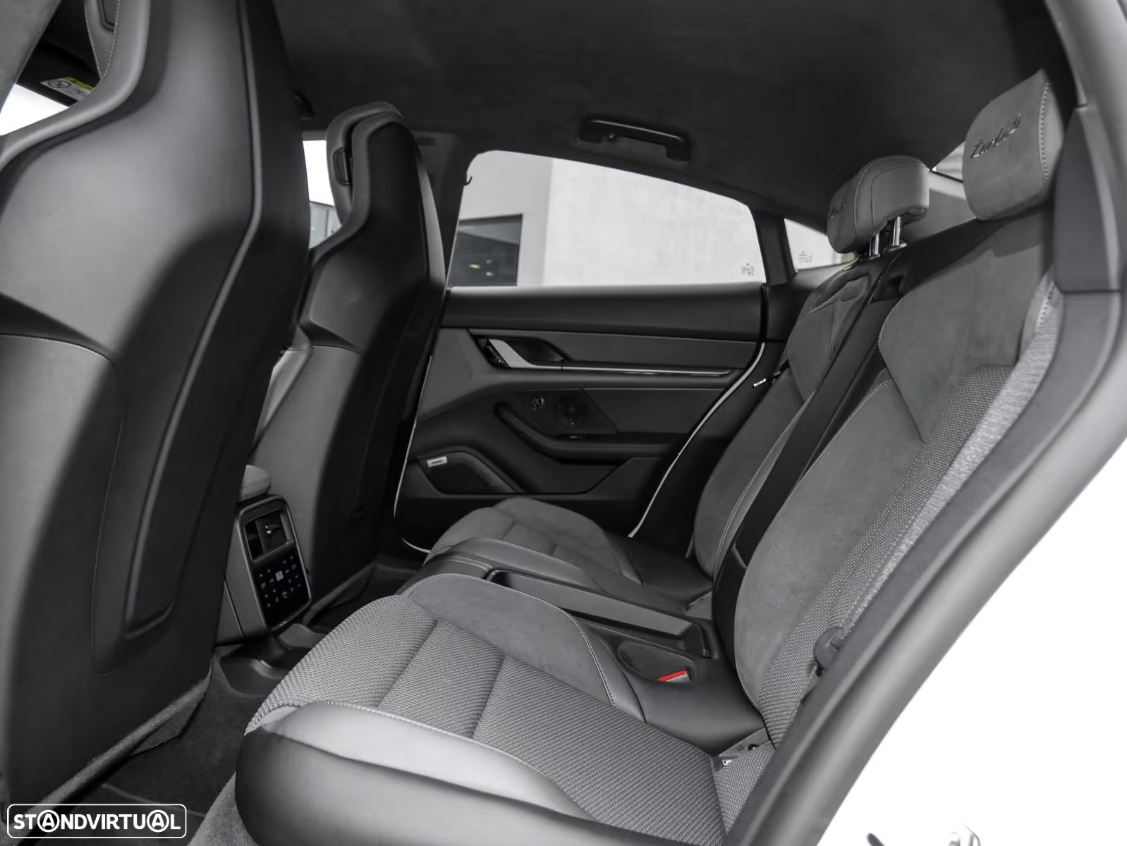 Porsche Taycan Turbo S - 19