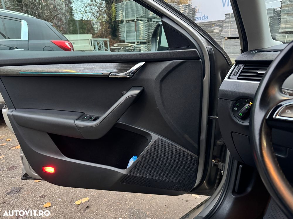 Skoda Octavia Combi Diesel 2.0 TDI 4X4 DSG Scout - 17