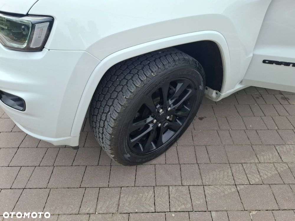 Jeep Grand Cherokee - 17