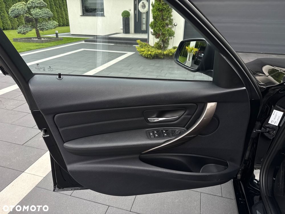 BMW Seria 3 320d Sport Line - 14