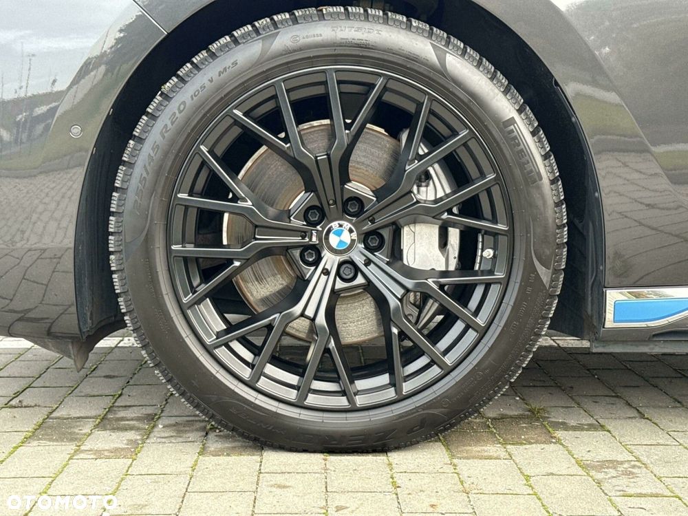 BMW i7 - 4