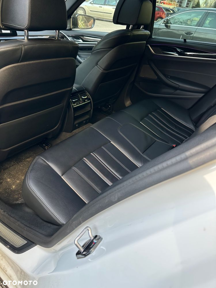 BMW Seria 5 M550i xDrive sport - 19