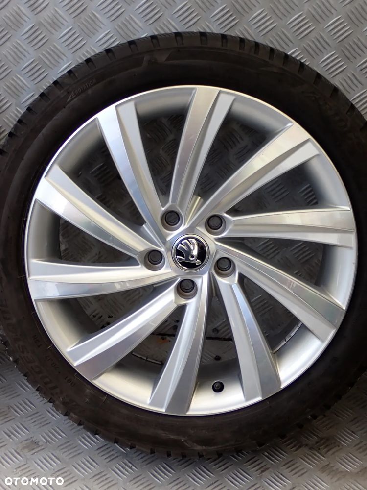 KOŁA FELGI ALUMINIOWE SKODA 7,5JX18  ET 48  5X112  5E3601025H/AG  Z OPONAMI ZIMA BRIDGESTONE 225/45/18  2900 - 8