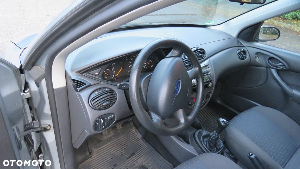 Ford Focus 1.8 Trend - 26