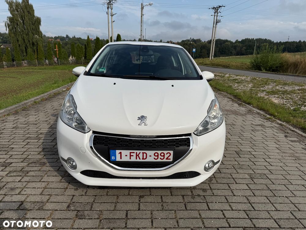 Peugeot 208 120 VTI Automatik Allure - 2