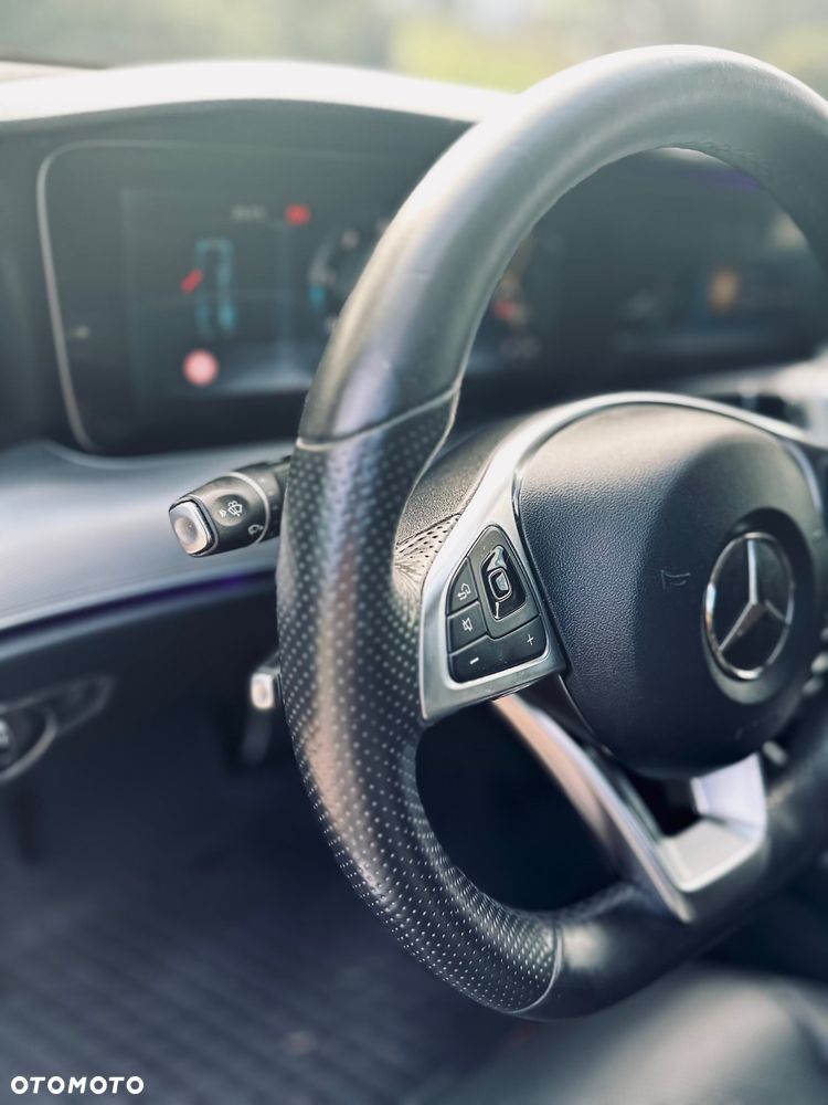 Mercedes-Benz Klasa E 220 d 9G-TRONIC - 14