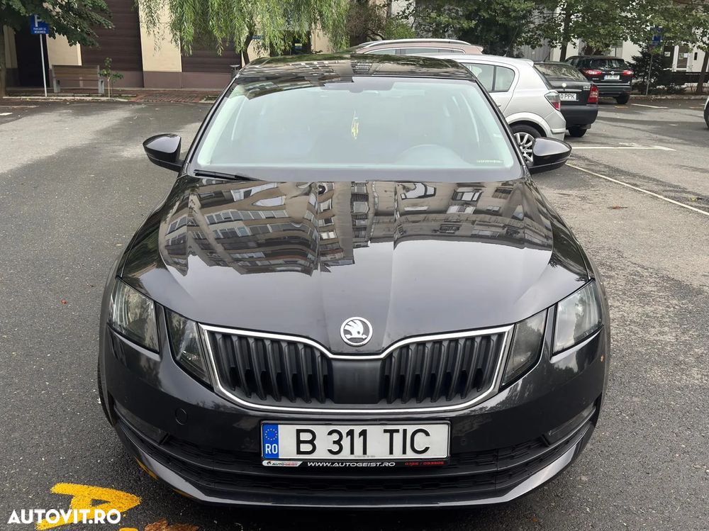 Skoda Octavia 1.6 TDI DSG Ambition - 1