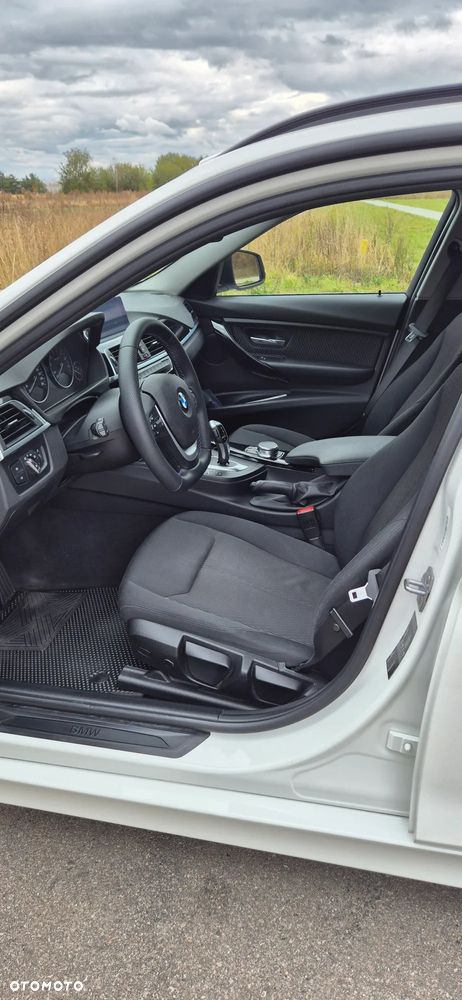 BMW Seria 3 330i Advantage - 10