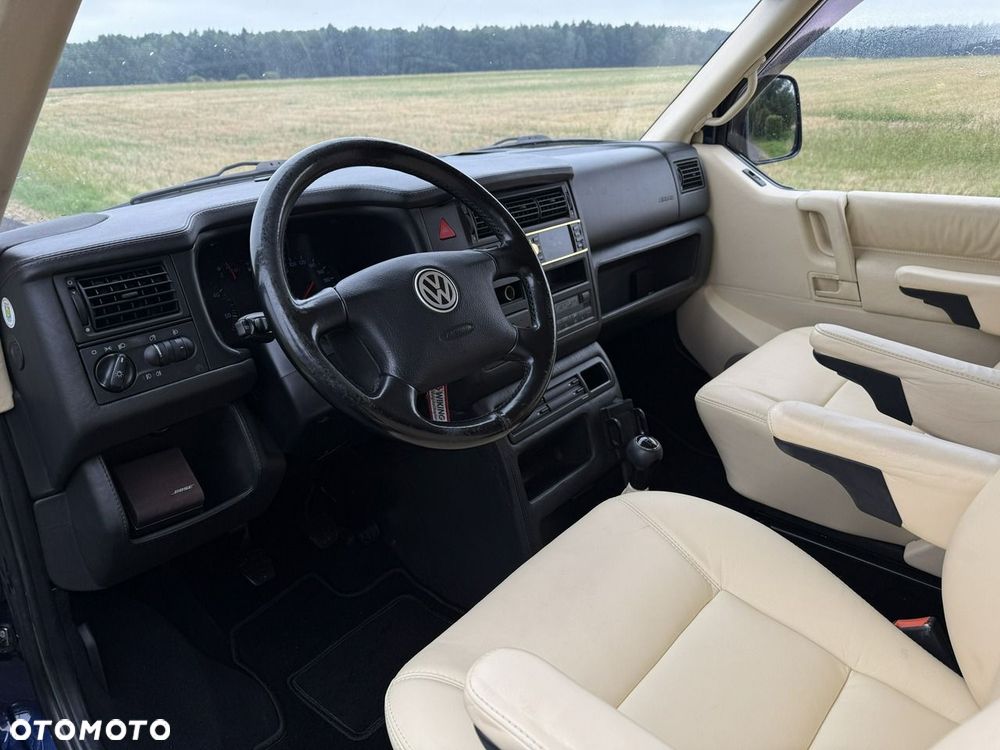 Volkswagen Multivan - 25