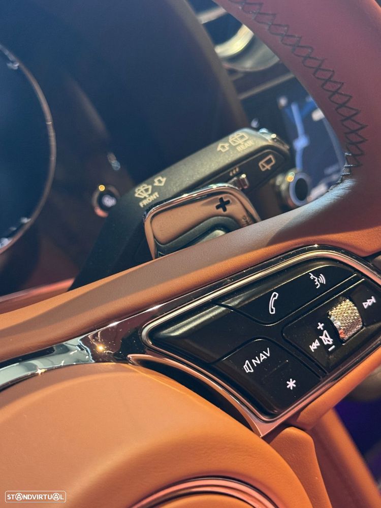 Bentley Bentayga Hybrid - 29