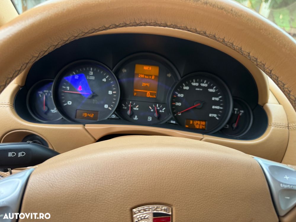 Porsche Cayenne 3.0 L V6 - 8