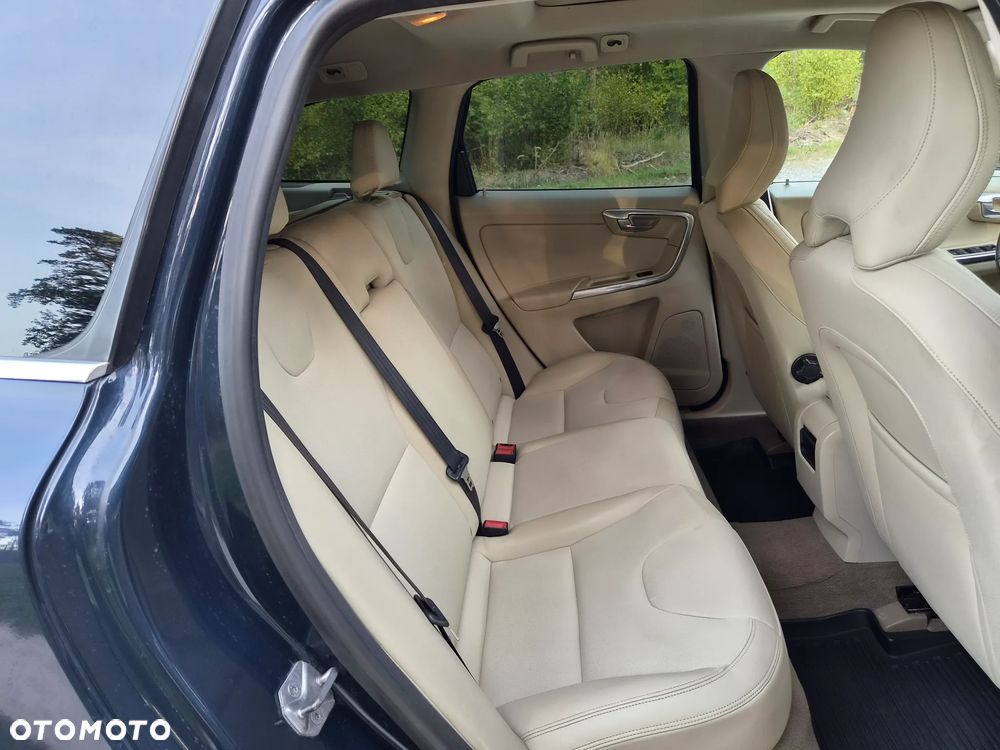 Volvo XC 60 2.4D AWD Momentum - 22