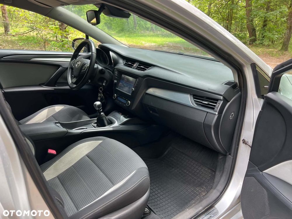 Toyota Avensis 2.0 D-4D Premium - 7