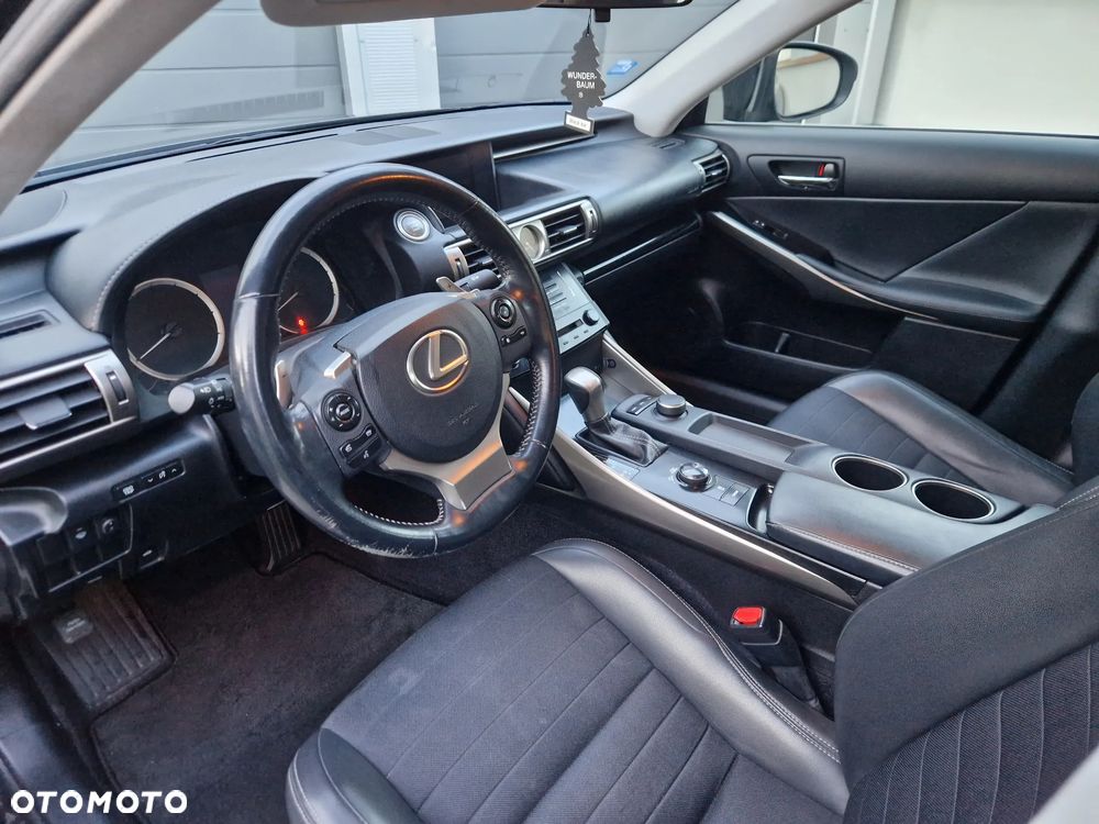 Lexus IS 250 Prestige - 12