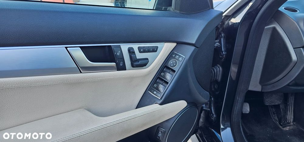 Mercedes-Benz Klasa C 250 CDI DPF 4Matic (BlueEFFICIENCY) 7G-TRONIC Avantgarde - 8