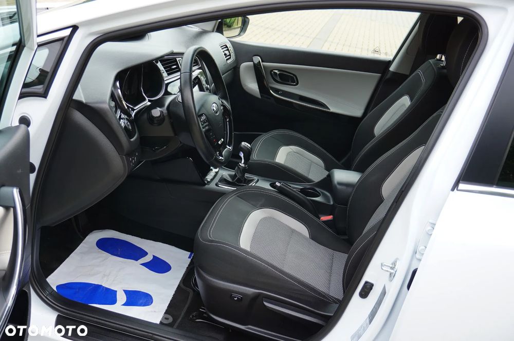 Kia Ceed 1.6 GDI Dream Team Edition - 21