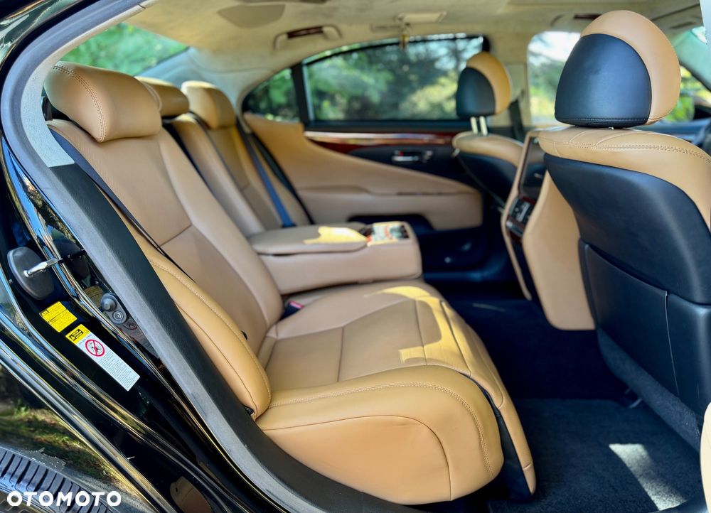 Lexus LS - 32