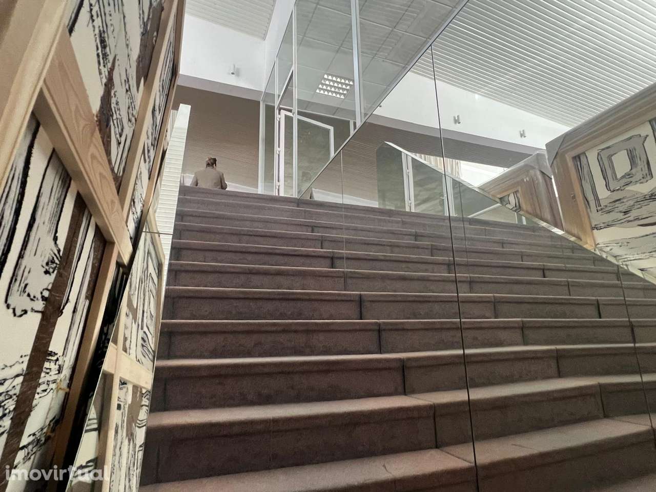 ARRENDAMENTO – ARMAZÉM COM EXCELENTE LOCALIZAÇÃO | PÓVOA DE VARZIM - Grande imagem: 4/5