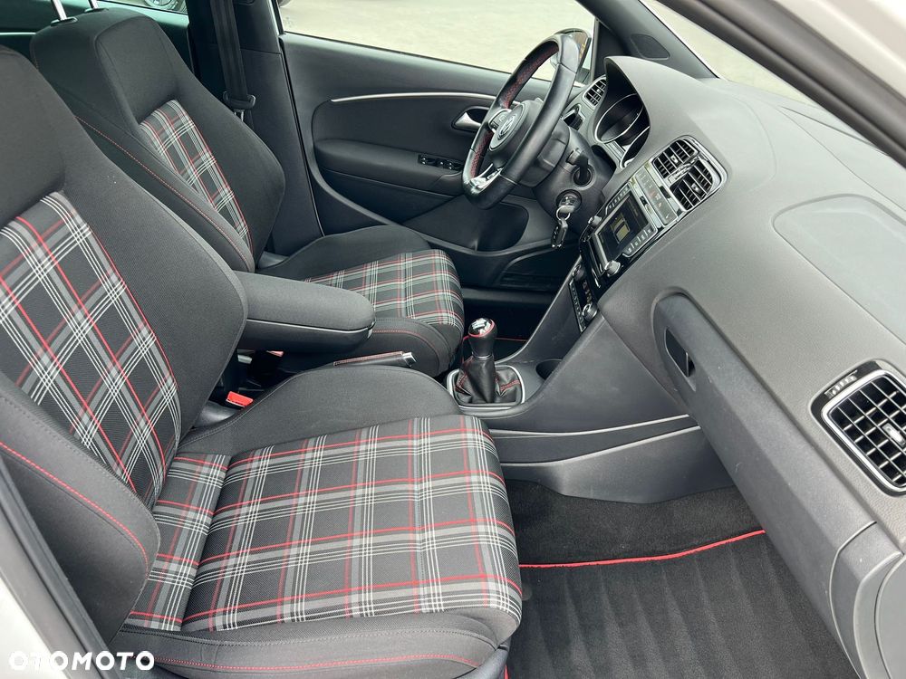 Volkswagen Polo 1.8 TSI BMT GTI - 12