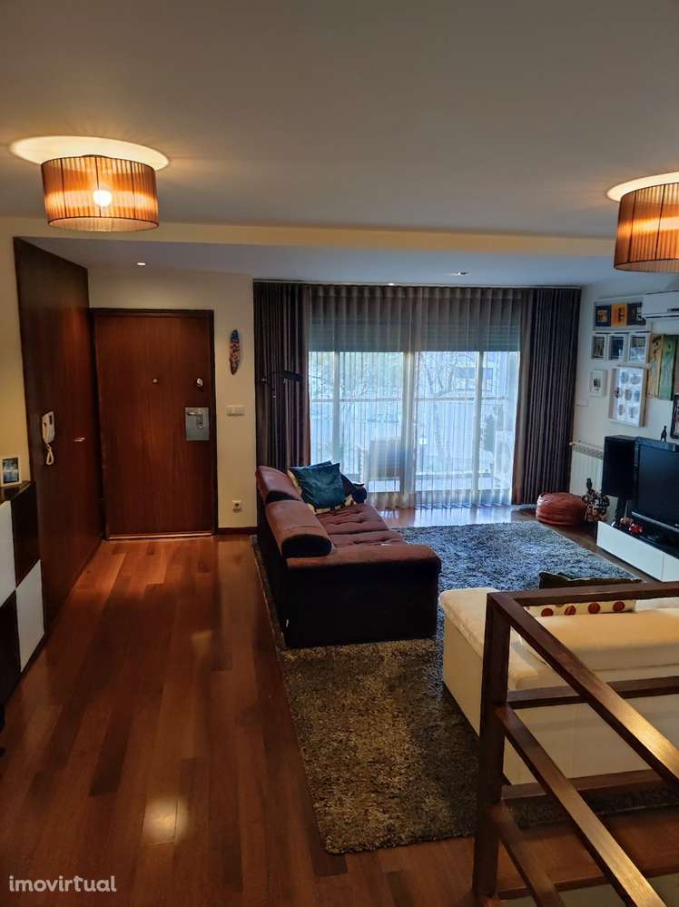 Moradia Triplex T3 | Terraço | Garagem - Grande imagem: 2/32