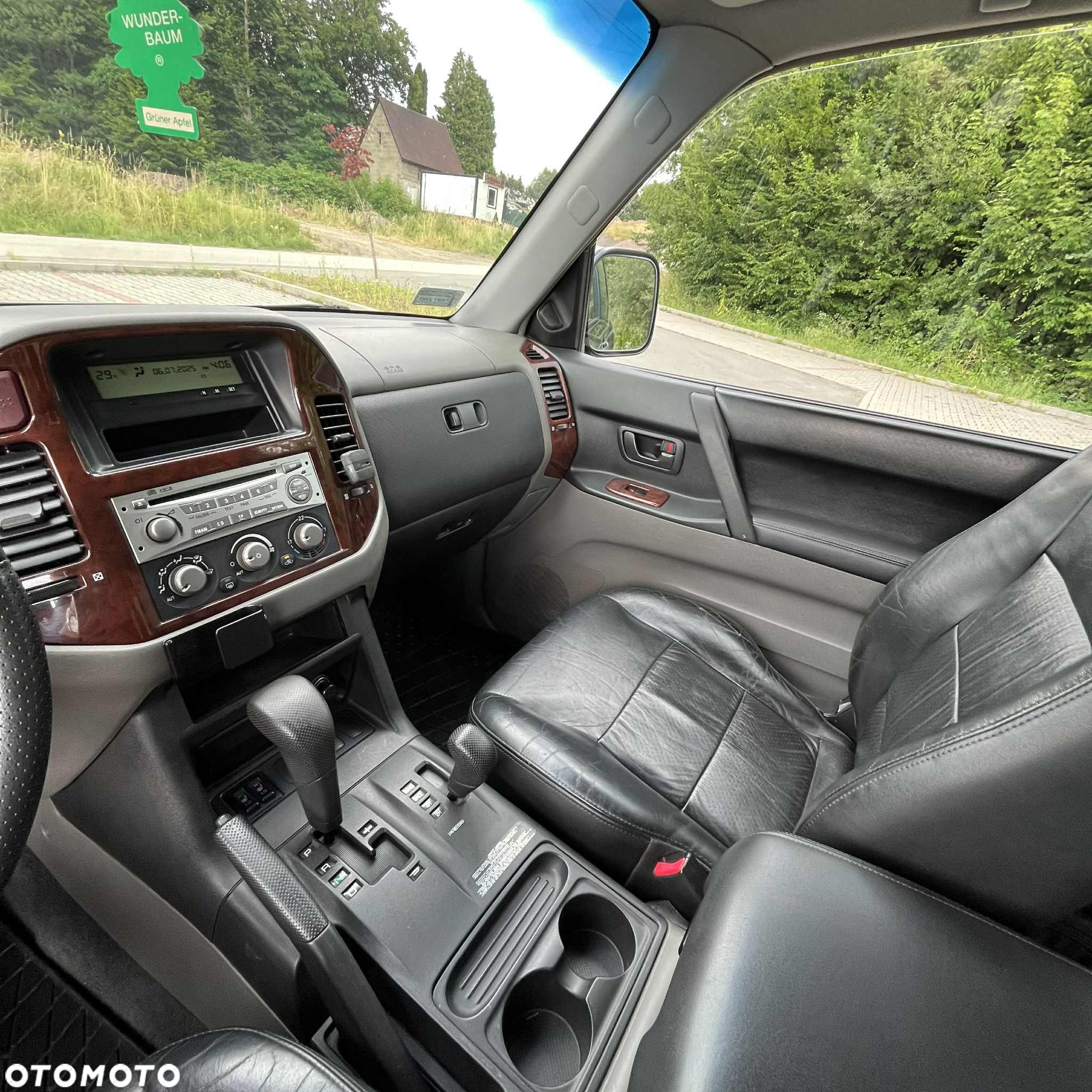 Mitsubishi Pajero - 13