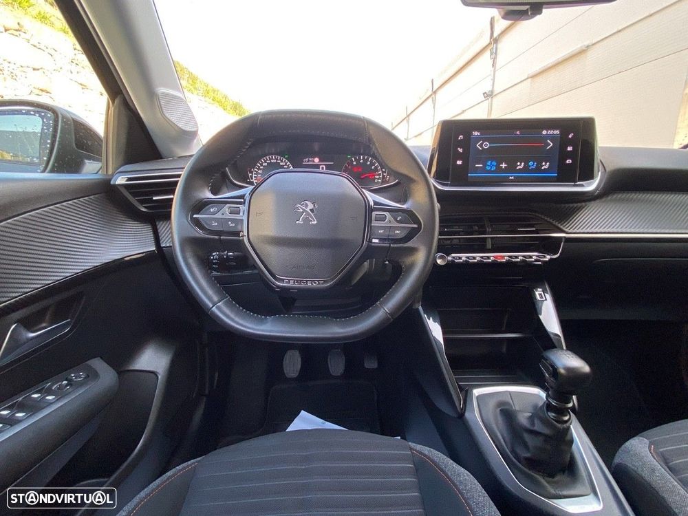 Peugeot 208 - 8