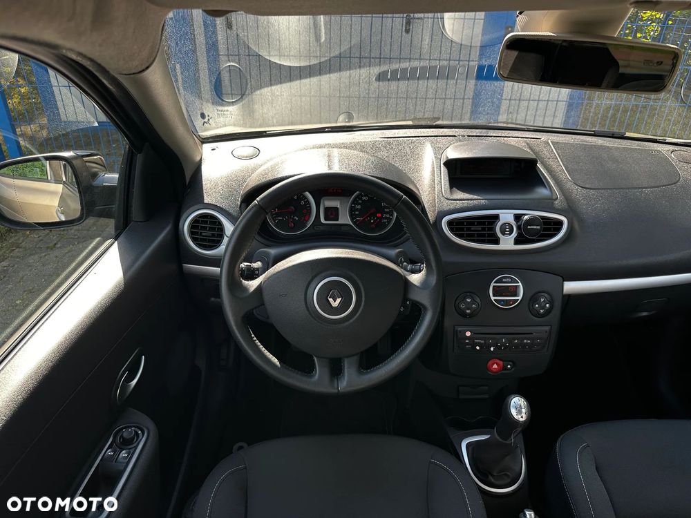 Renault Clio 1.2 16V 75 Expression - 24