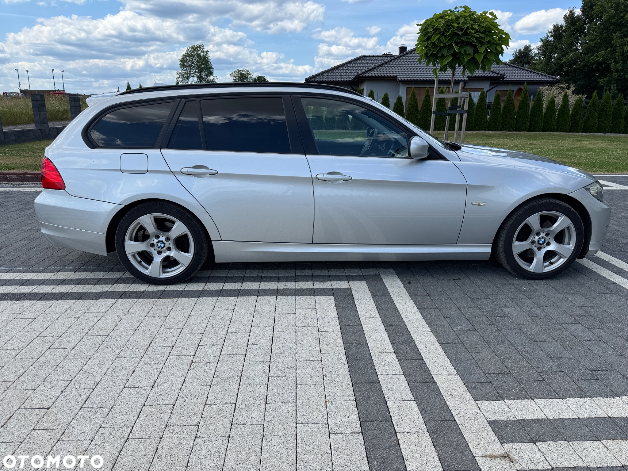 BMW Seria 3 318d DPF Touring Edition Exclusive - 11