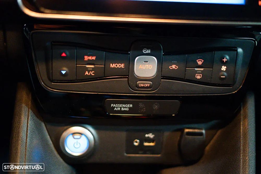Nissan Leaf N-Connecta - 25