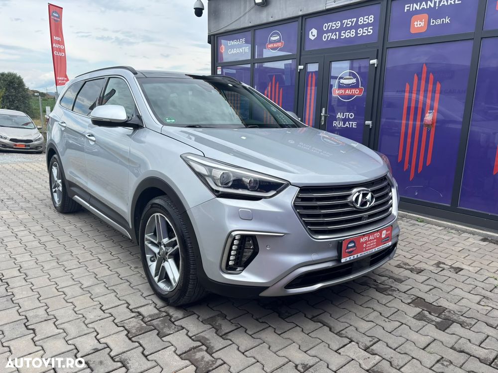 Hyundai Grand Santa Fe - 12