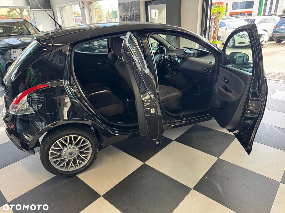 Lancia Ypsilon Y 1.2 8v Gold - 3