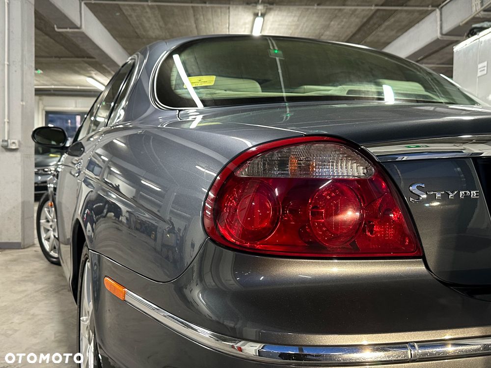 Jaguar S-Type 4.2 V8 - 7