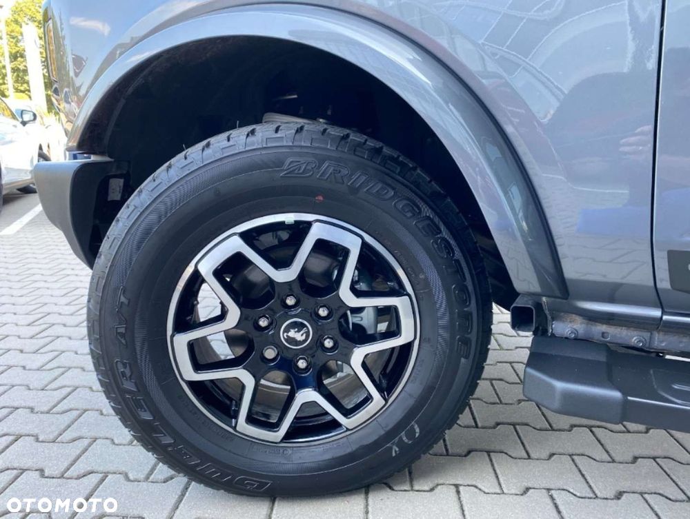 Ford Bronco - 15