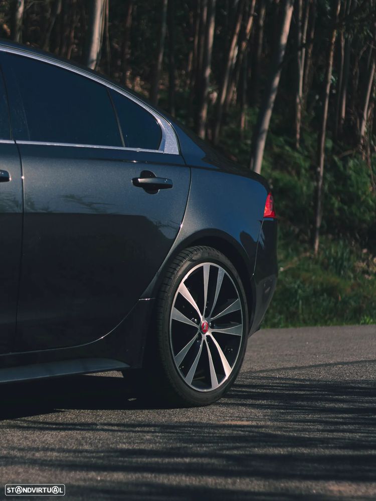 Jaguar XE 2.0 D R-Sport Aut. - 4