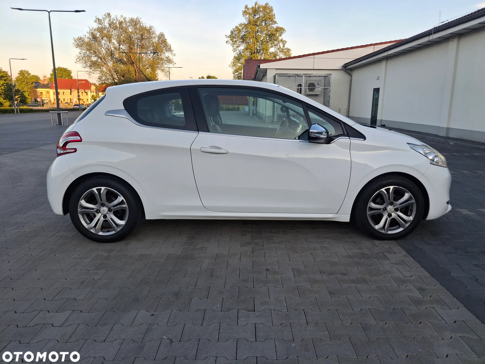 Peugeot 208 120 VTI Allure - 17