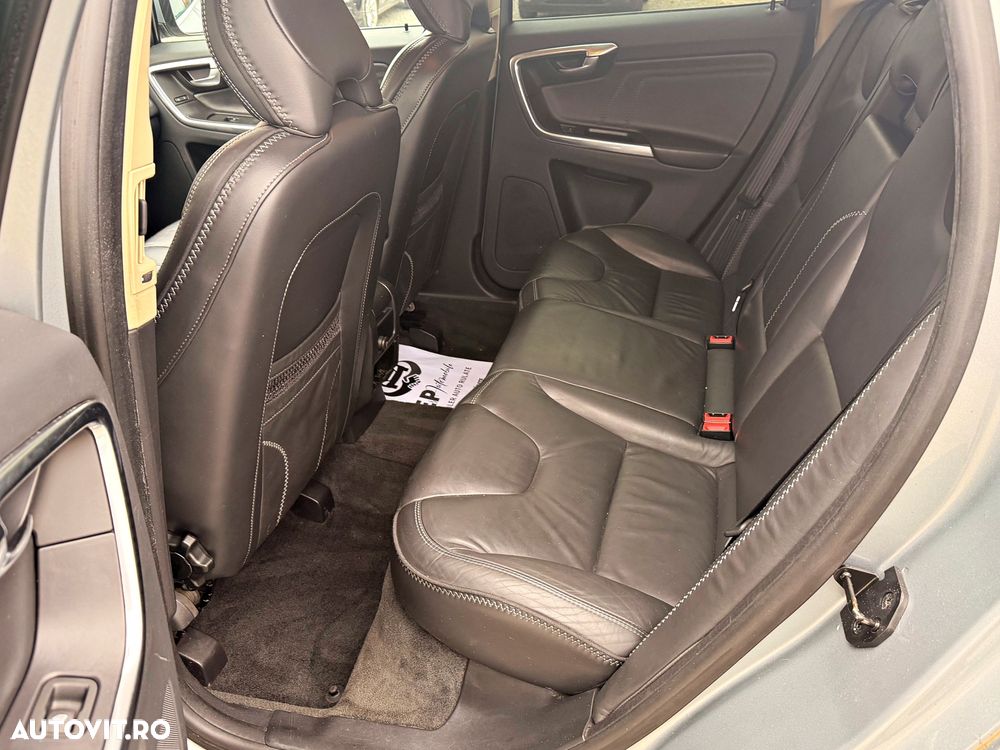 Volvo XC 60 D4 AWD Geartronic Ocean Race - 19