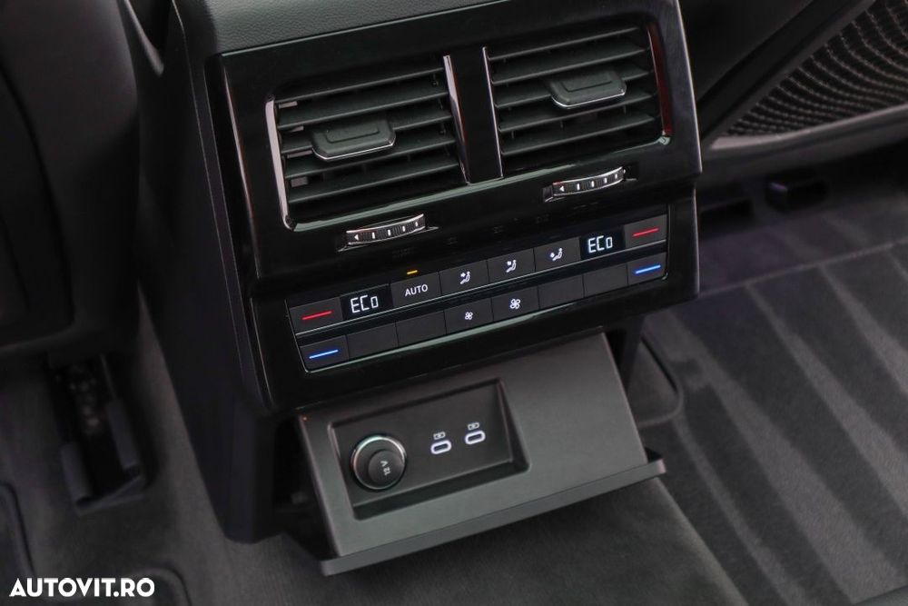 Volkswagen Touareg 3.0 V6 e-Hybrid 4Motion Aut. Elegance - 25